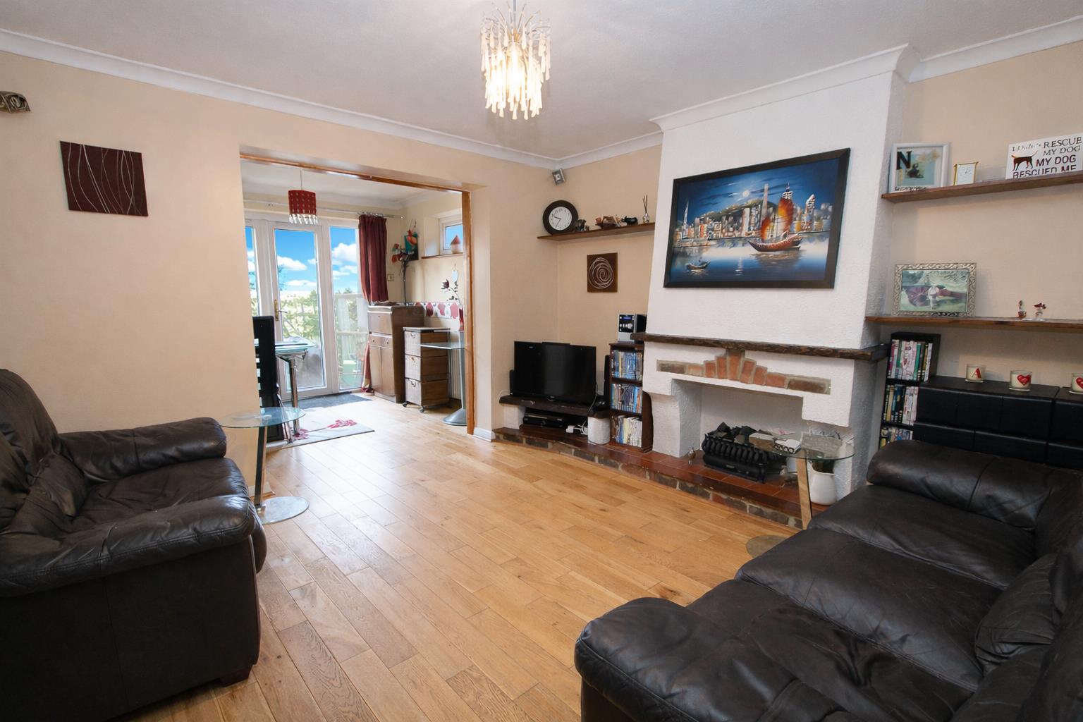 3 bed property in Sandy Lane North, Wallington
